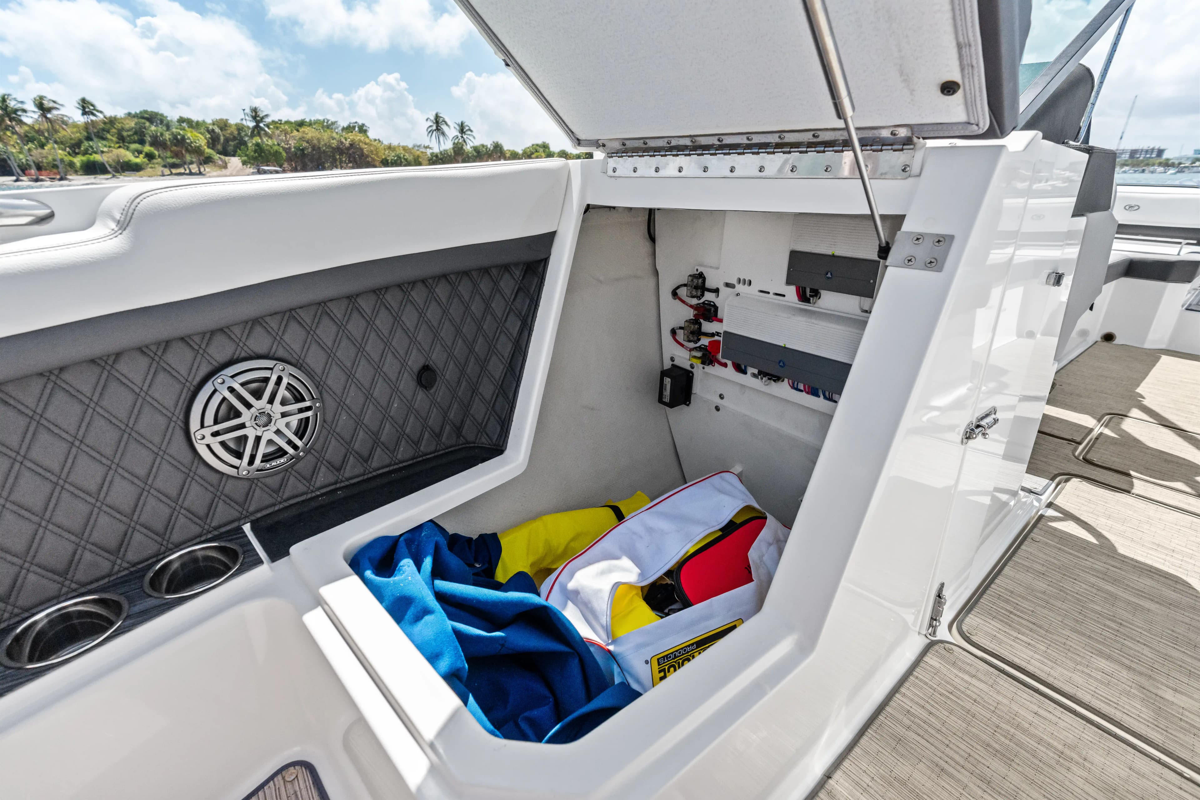 2022 Cobalt Boats R8 Outboard zum Verkauf in West Palm Beach, Florida Bowrider 5