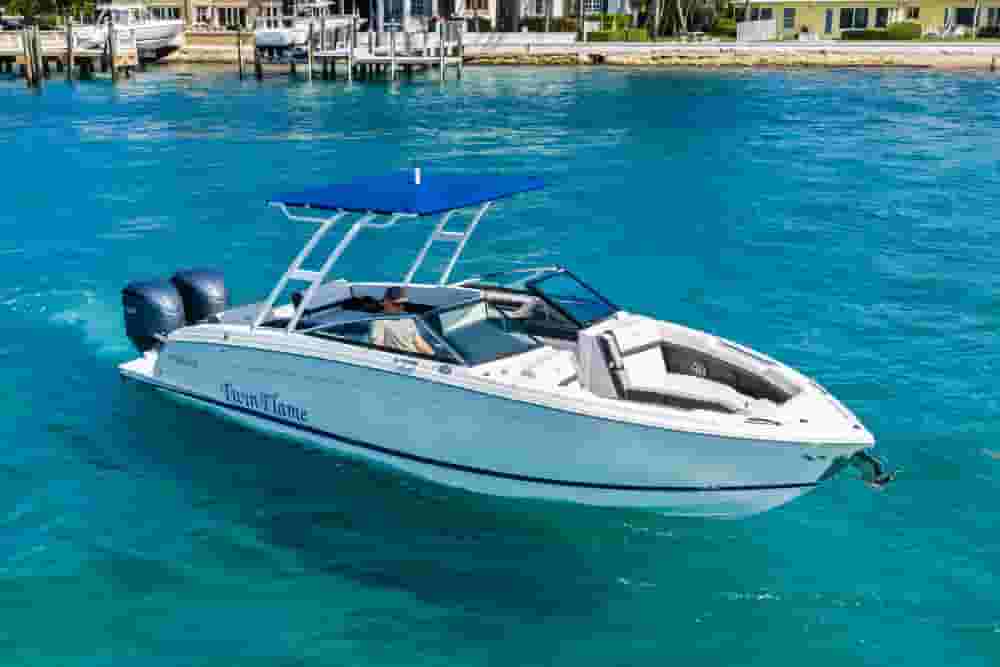 2022 Cobalt Boats R8 Outboard