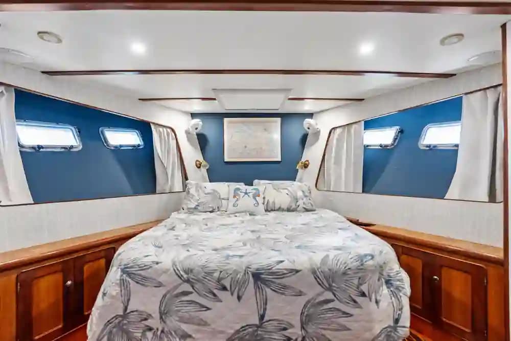 2000 Selene Yachts Solo 43' for Sale in Fort Lauderdale, Florida Cruiser 2