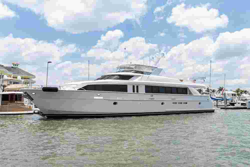 2004 Hatteras 100 Motor Yacht
