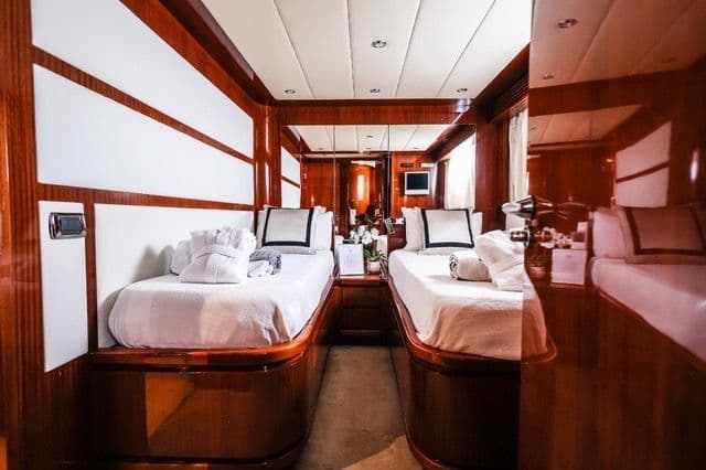 2003 Tecnomar Velvet 90 for Sale in Palermo, IT Motor Yacht 5