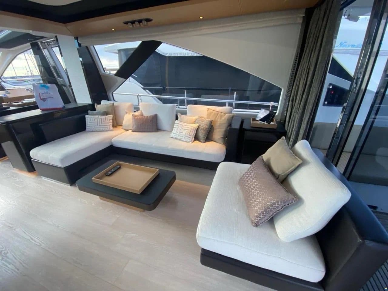 Azimut 77S te koop