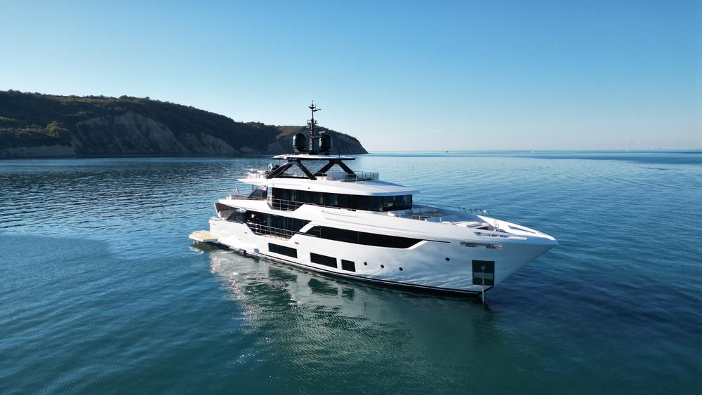 2025 Custom Line Navetta 38