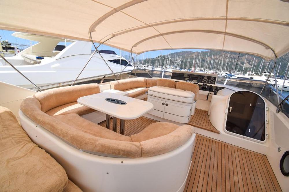 2004 Princess Yachts PR82