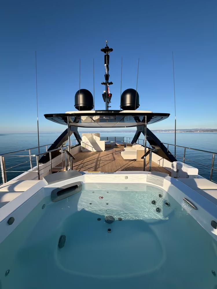 2025 Custom Line Navetta 38