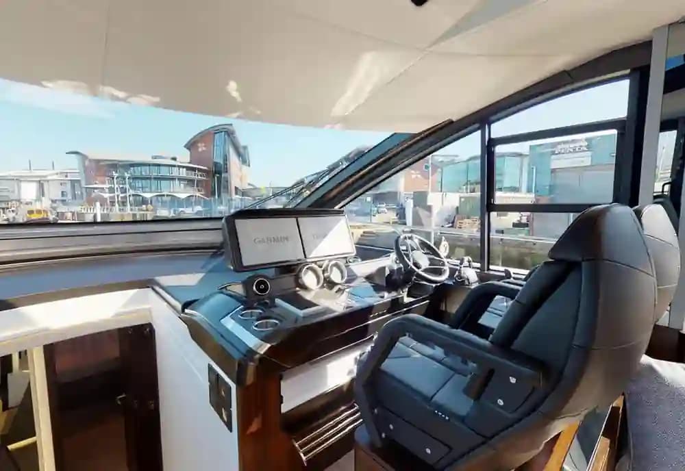 2022 Sunseeker 65 Sport Yacht for Sale in Málaga, ES Sport Cruiser 3