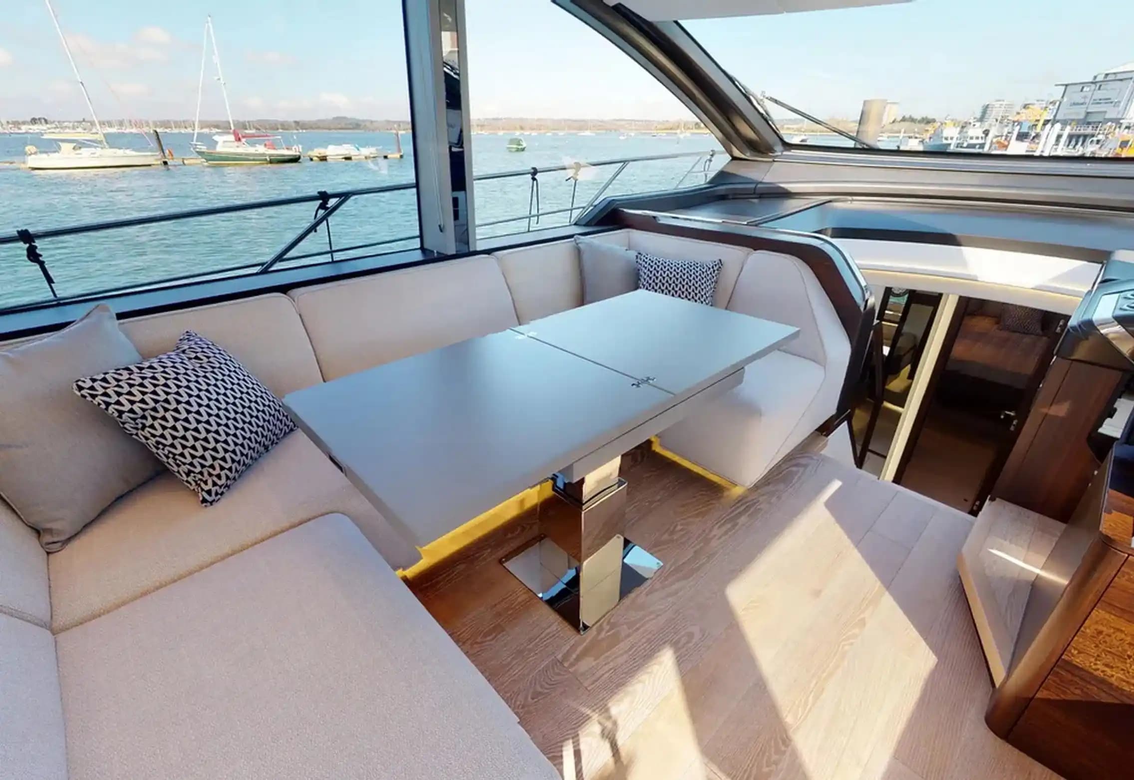 2022 Sunseeker 65 Sport Yacht for Sale in Málaga, ES Sport Cruiser 1