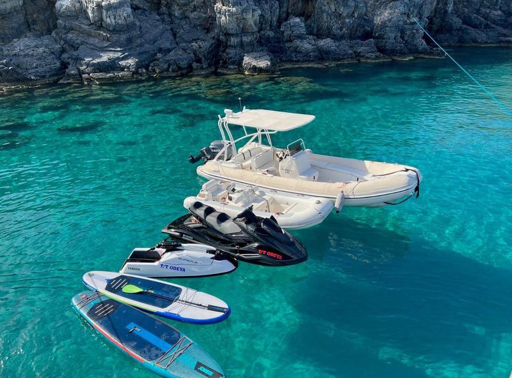 2004 Princess Yachts PR82