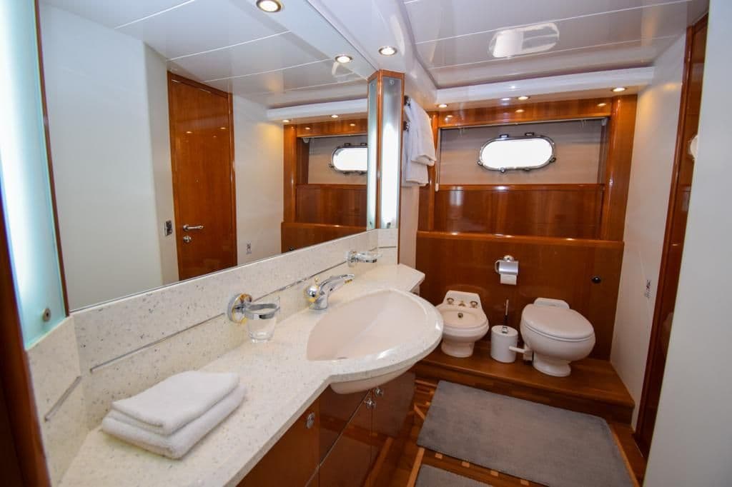 2004 Princess Yachts PR82 te koop in Limassol, CY Flybridge 3