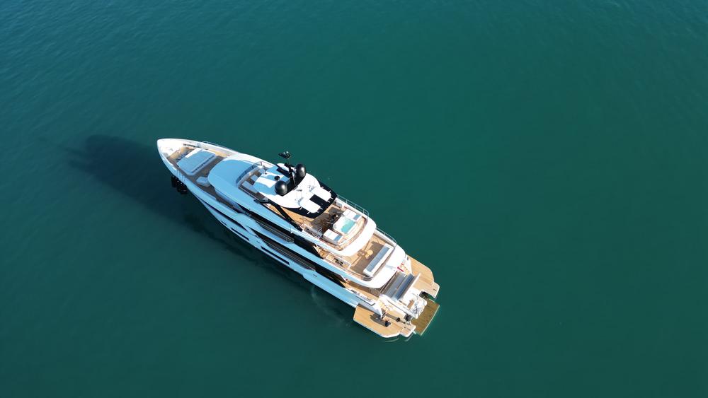 2025 Custom Line Navetta 38