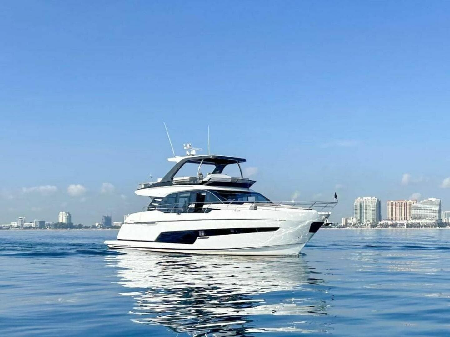 2024 Fairline Squadron 68 for Sale in Ft. Lauderdale, Florida Flybridge