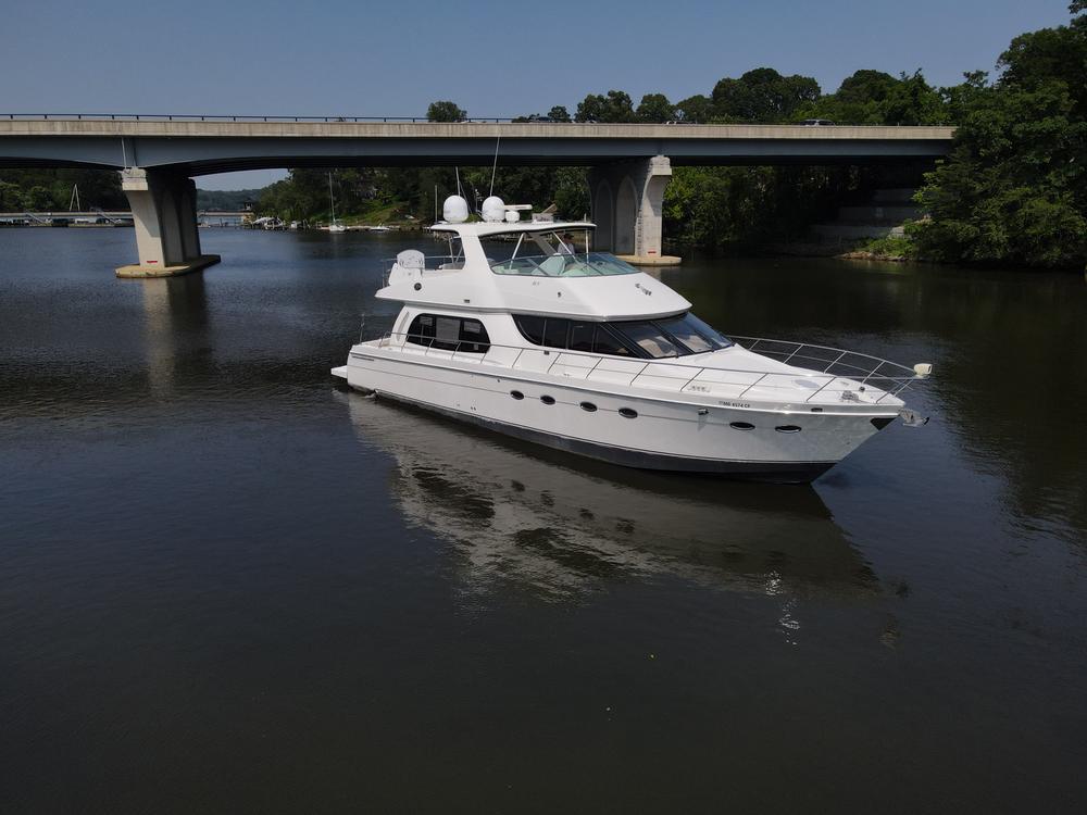 2006 Carver Voyager
