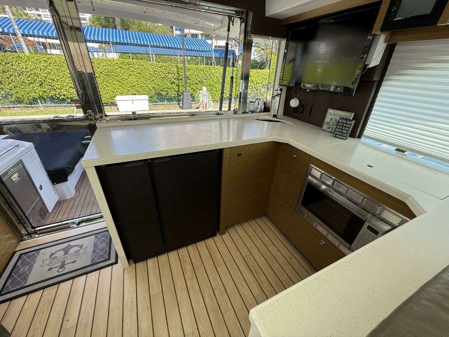 2014 Cruisers Yachts 45 Cantius à vendre à Hallandale Beach, Florida Express Cruiser 5