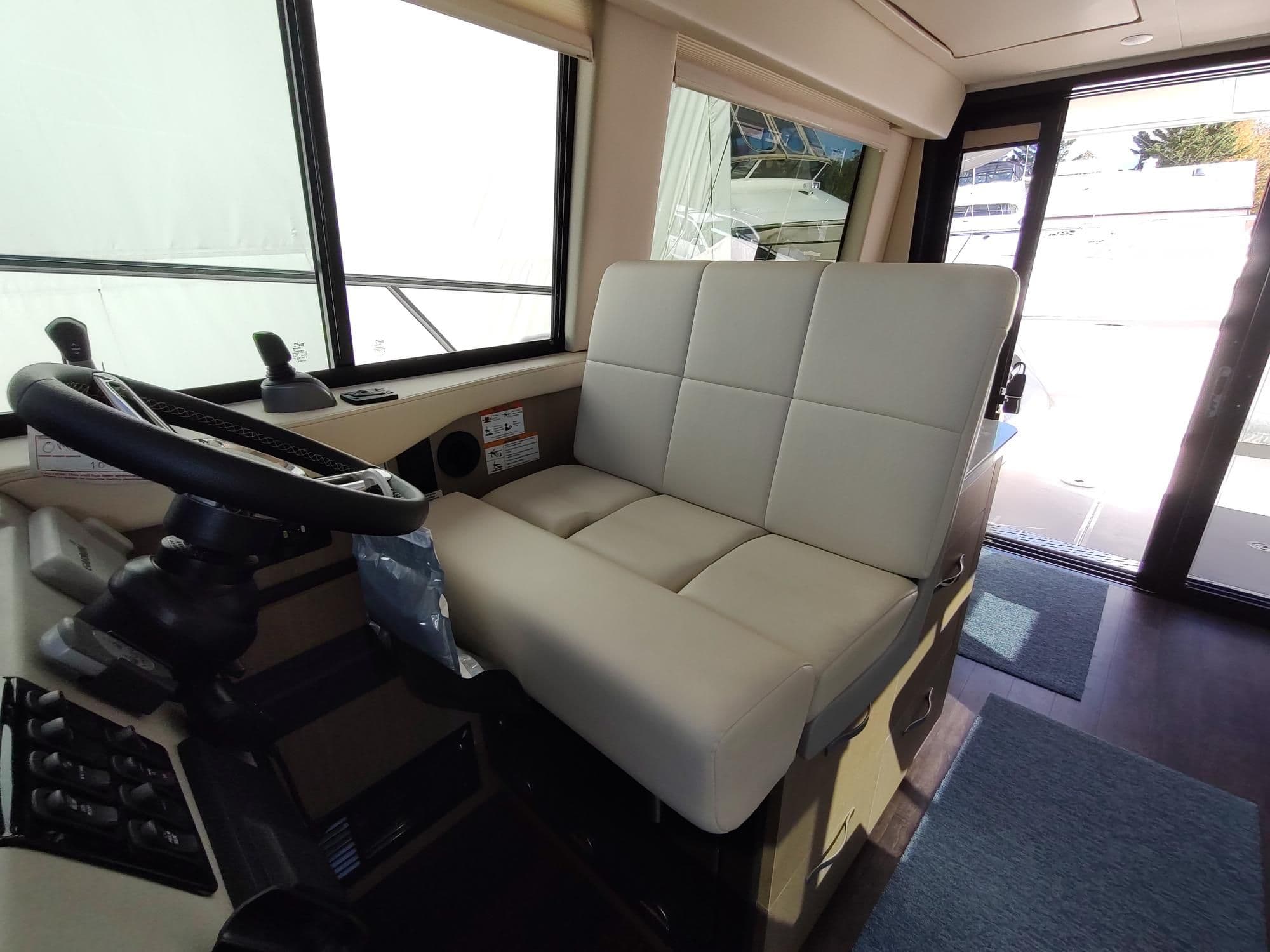 2021 Regal 42 Fly zum Verkauf in Annapolis, Maryland Flybridge 1