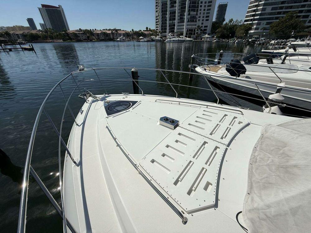 2014 Cruisers Yachts 45 Cantius