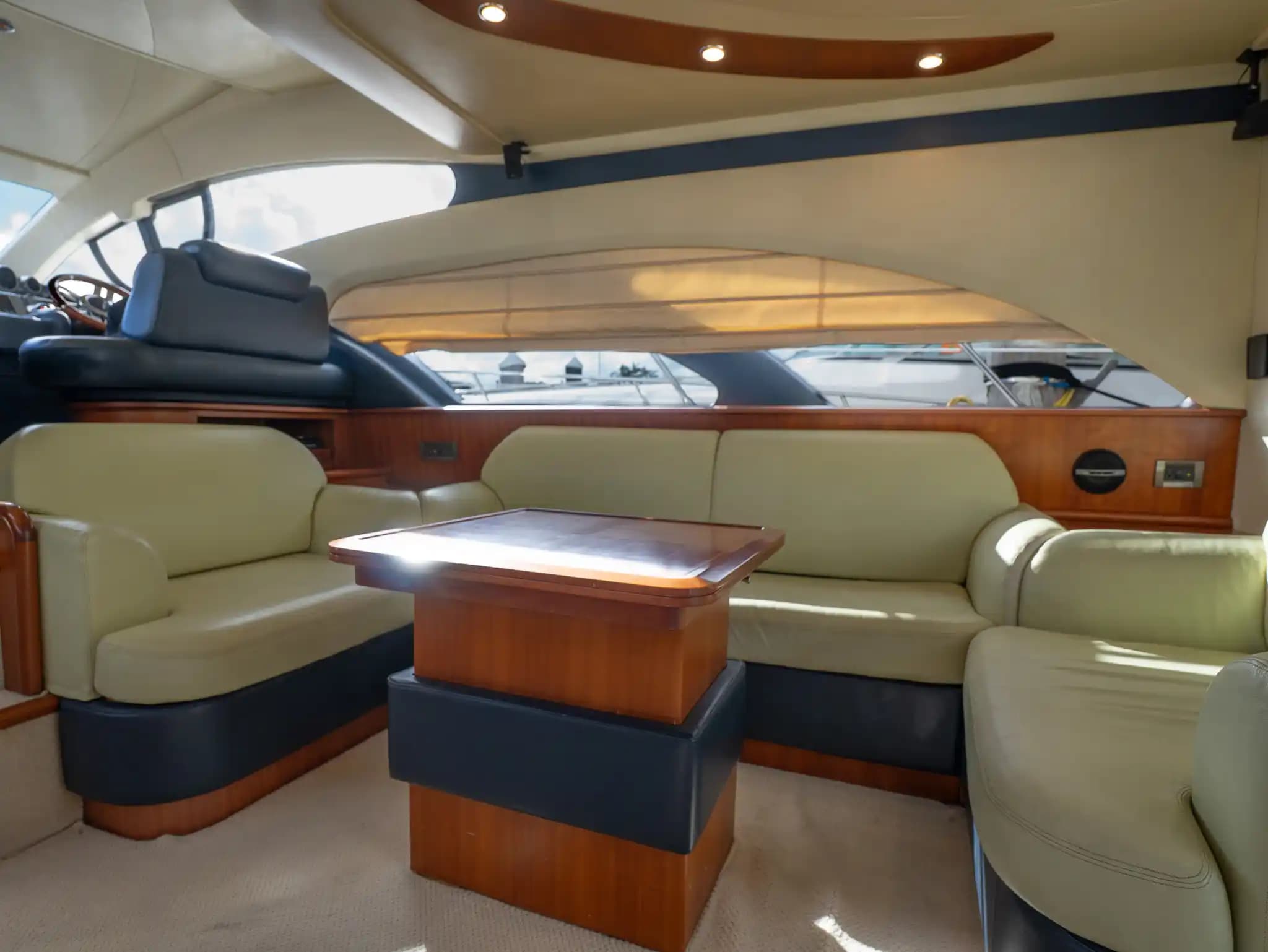 Azimut 50 Flybridge for Sale