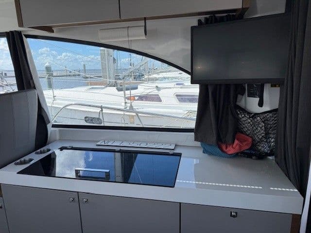 2024 Beneteau Antares 11 Sold in Jacksonville, Florida Pilothouse 2