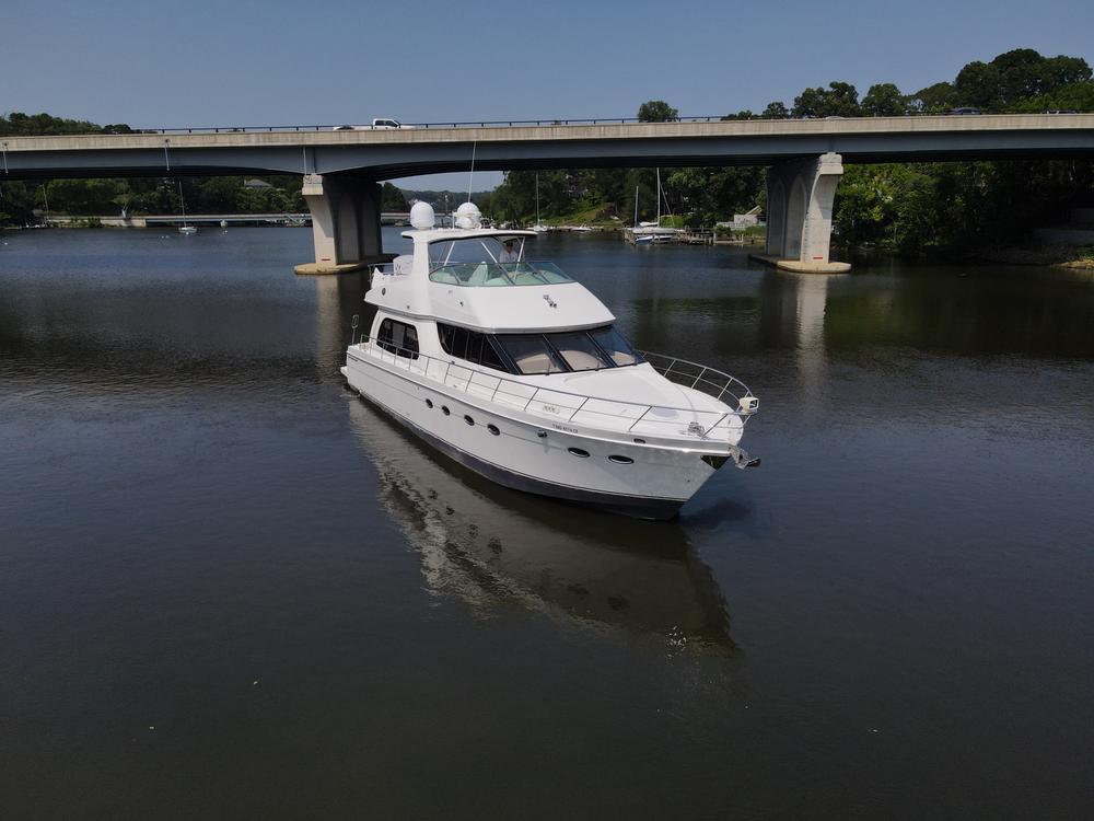 2006 Carver Voyager