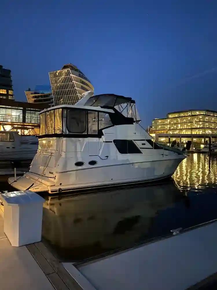 2002 Silverton 38 Sport Bridge Sold in Washington, District of Columbia Aft Cabin 3