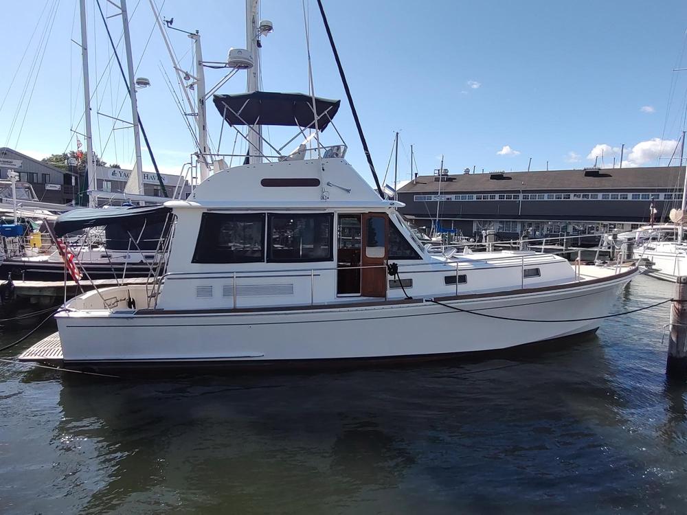 1996 Grand Banks Yachts Eastbay 40