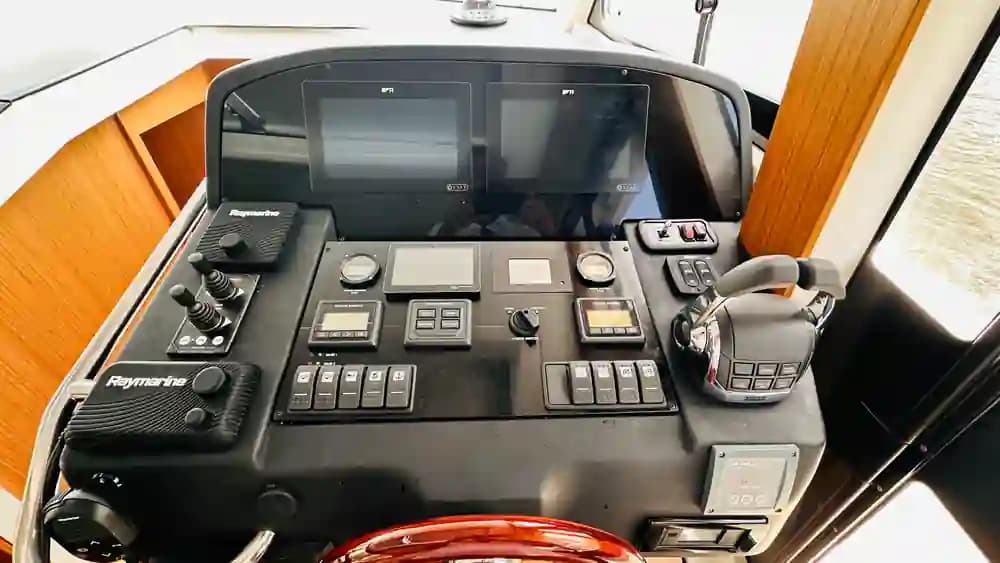 2021 Greenline Yachts 40 Hybrid Sold in Fort Lauderdale, Florida Explorer Yachts 3
