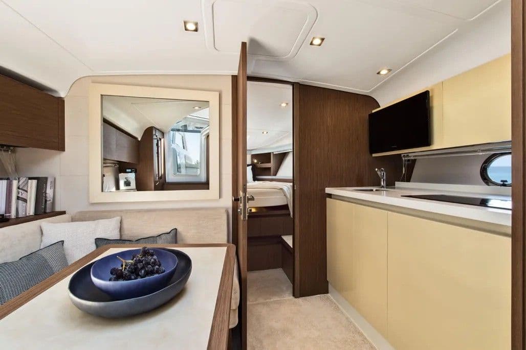 2019 Beneteau Gran Turismo 40 for Sale in Milwaukee, Wisconsin Express Cruiser 5