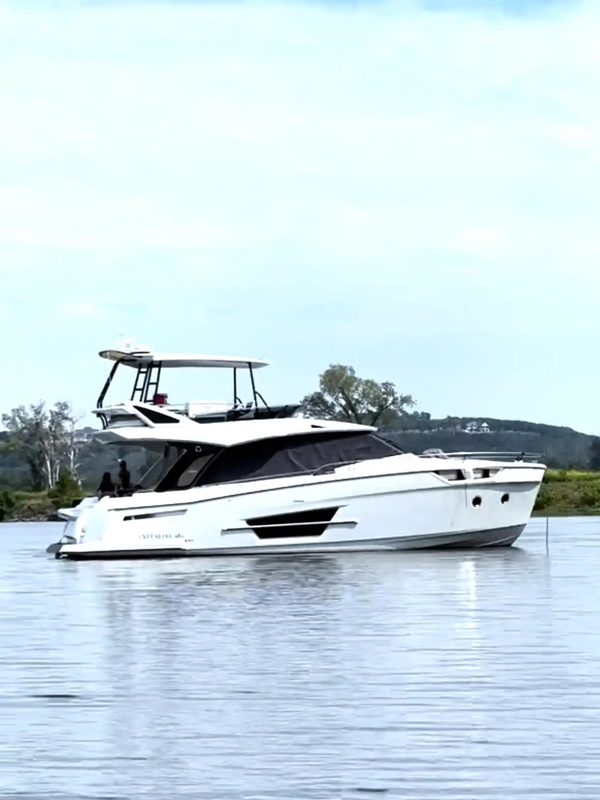 Greenline Yachts 45 Fly zum Verkauf