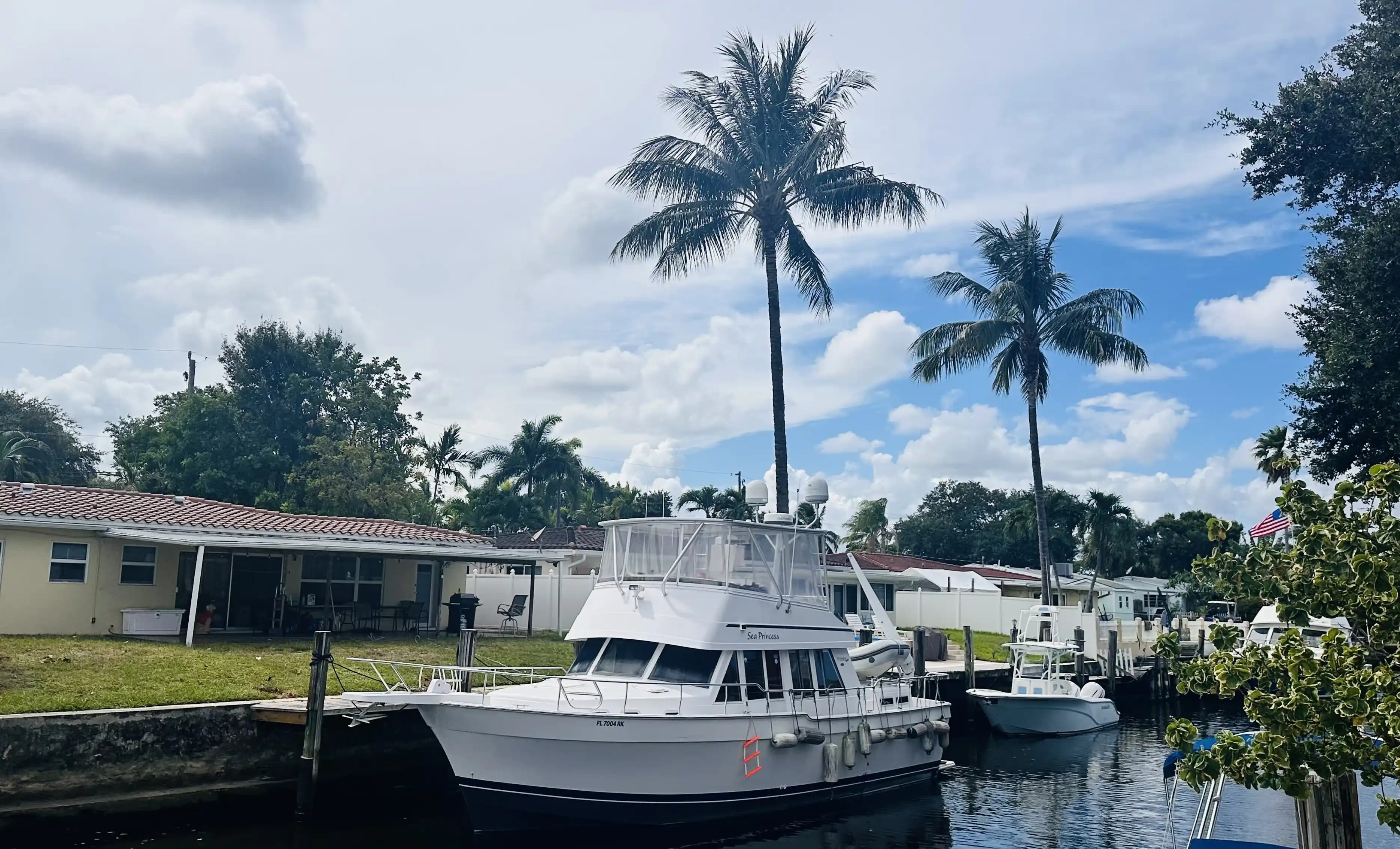 1999 Mainship 430 Trawler Sold in Fort Lauderdale, Florida Trawler