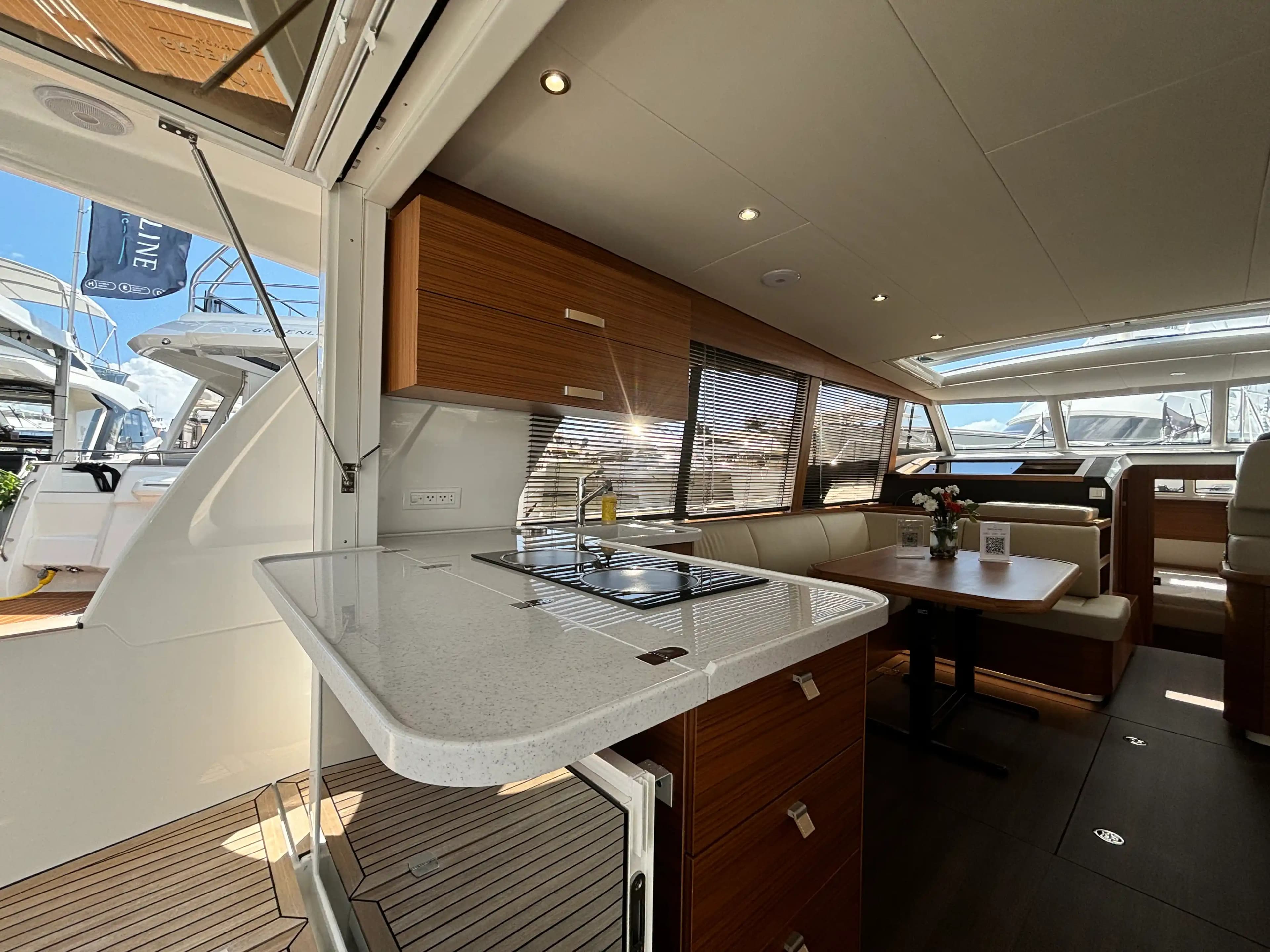 2024 Greenline Yachts 40 Hybrid Sold in Annapolis, Maryland Explorer Yachts 3