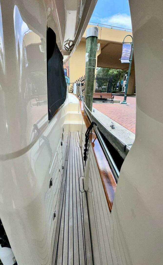 Greenline Yachts 33 Hybrid For Sale