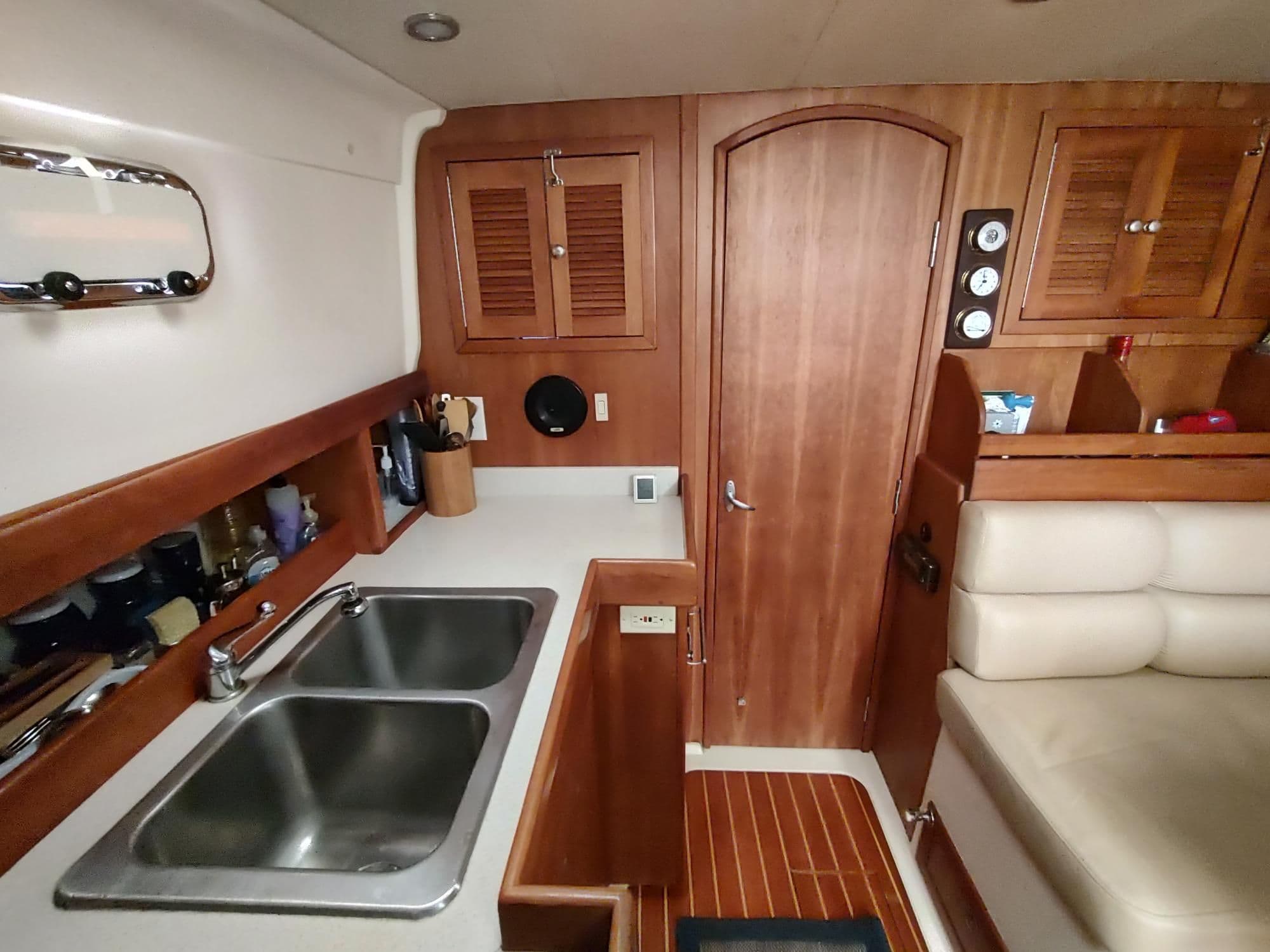 2003 Mainship 34 Pilot Sold in Annapolis, Maryland Cruiser 4