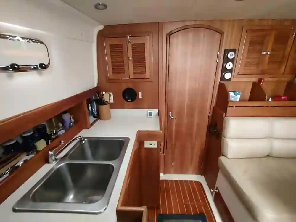 2003 Mainship 34 Pilot Sold in Annapolis, Maryland Cruiser 4