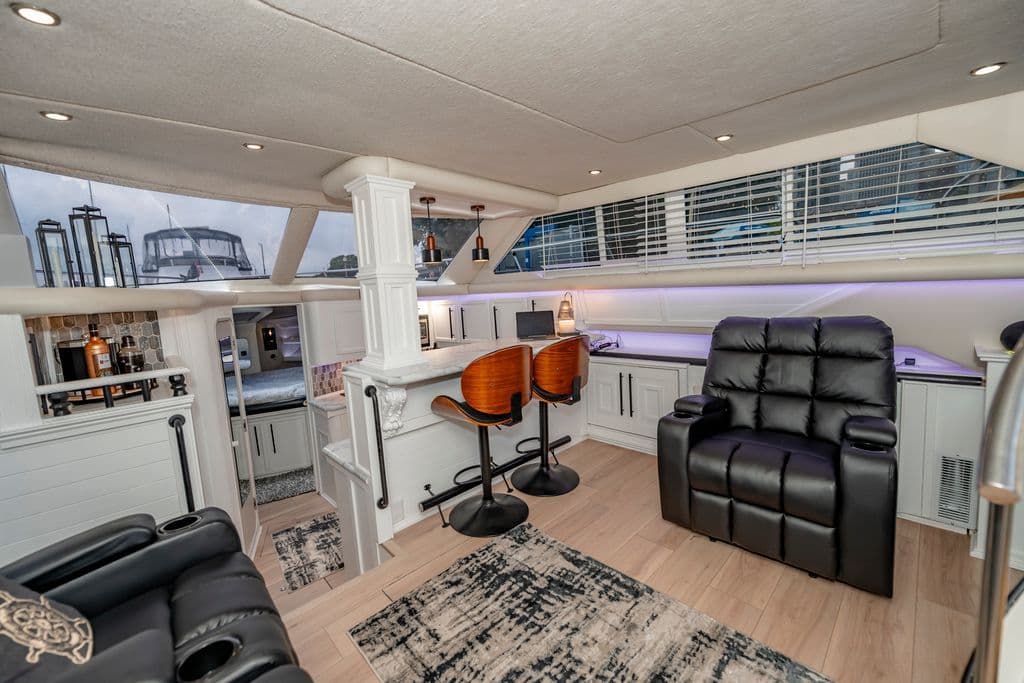 Cruisers Yachts 3850 Aft Cabin for Sale