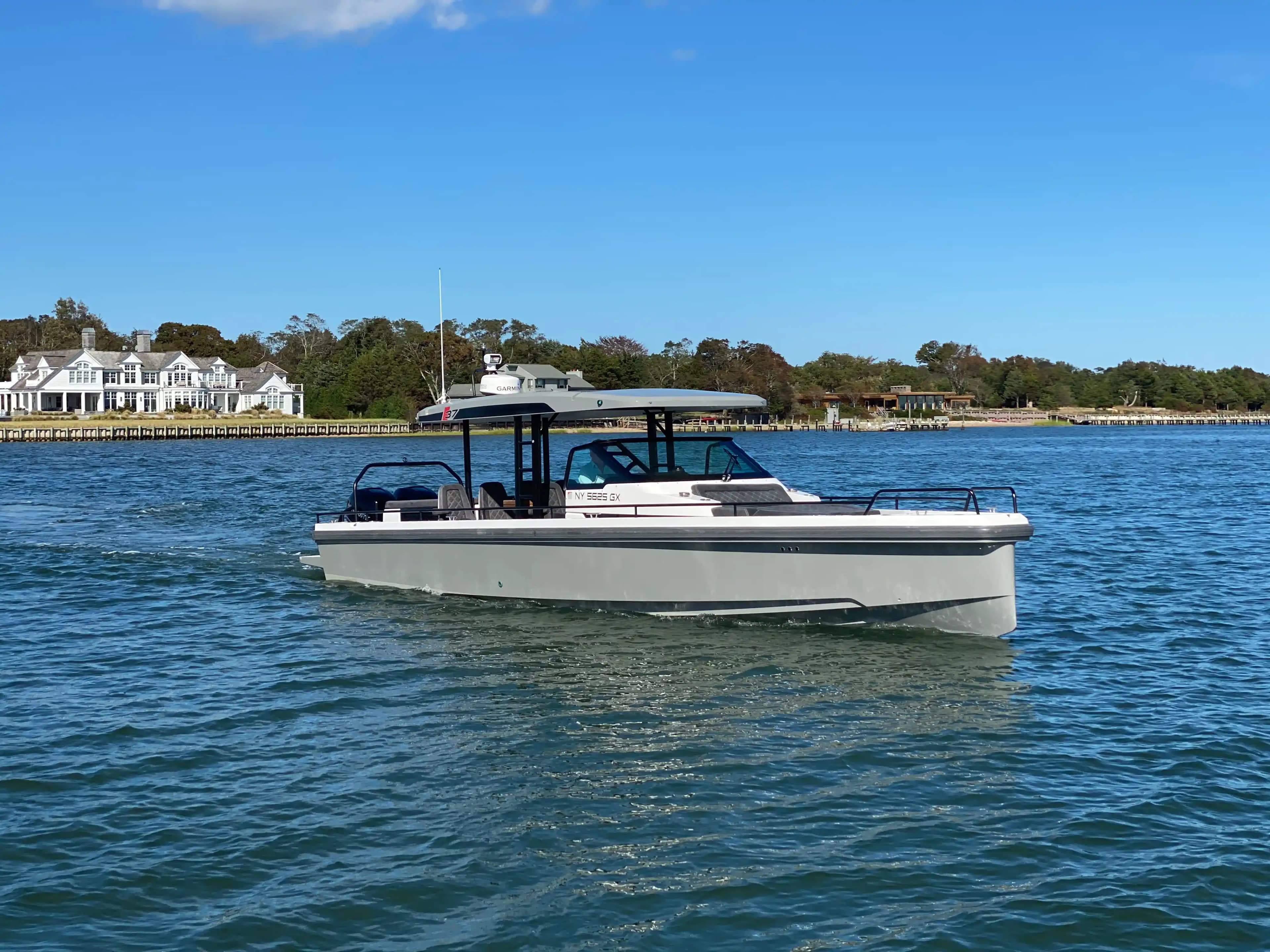 2022 Axopar 28 XC Venduto a Sag Harbor, New York Cuddy Cabin