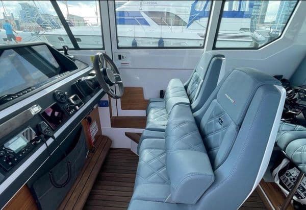 2022 Axopar 28 XC Venduto a Sag Harbor, New York Cuddy Cabin 2