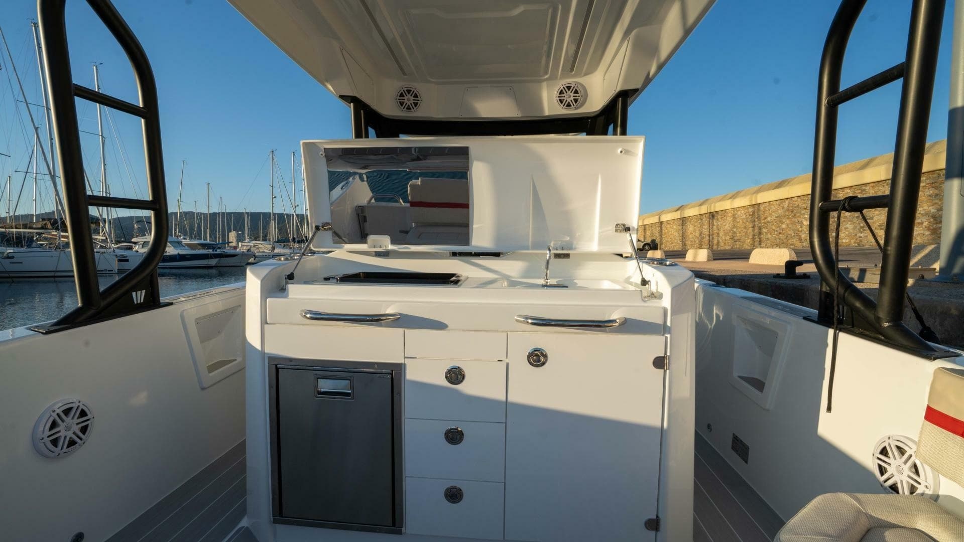 2027 Wellcraft 28 T-Top for Sale in South Dartmouth, Massachusetts Center Console 3