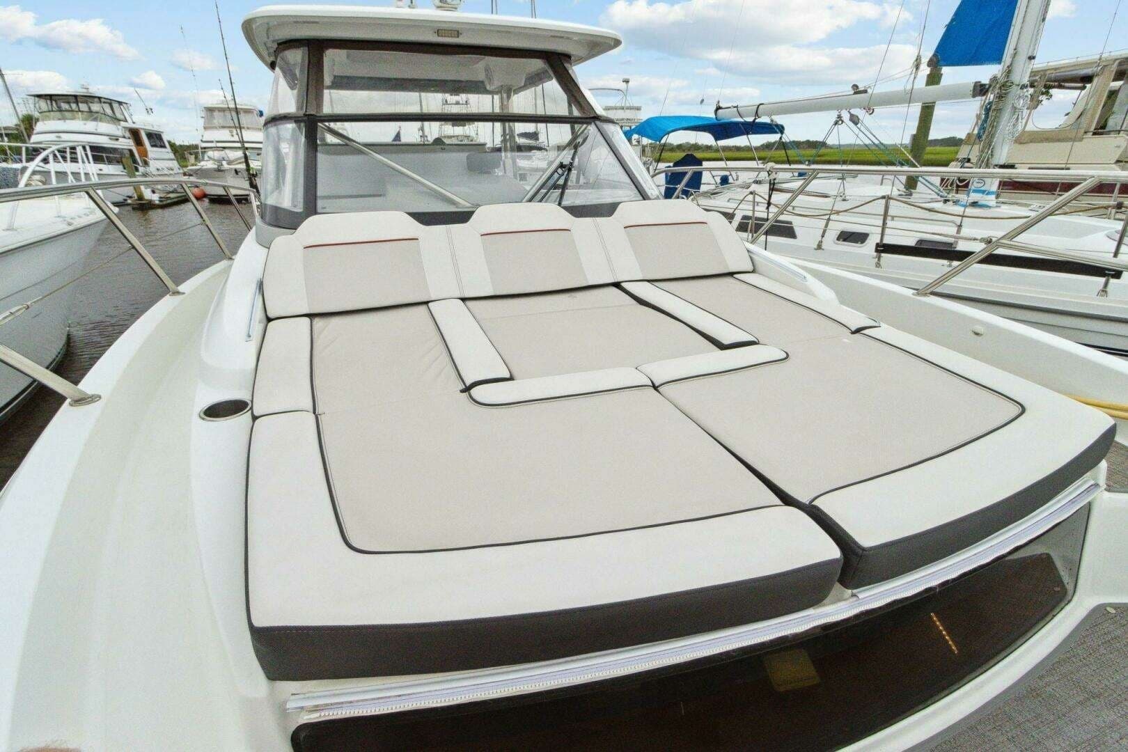 2022 Jeanneau Leader 10.5 WA for Sale in Fernandina Beach, Florida Walk-around Boats 4