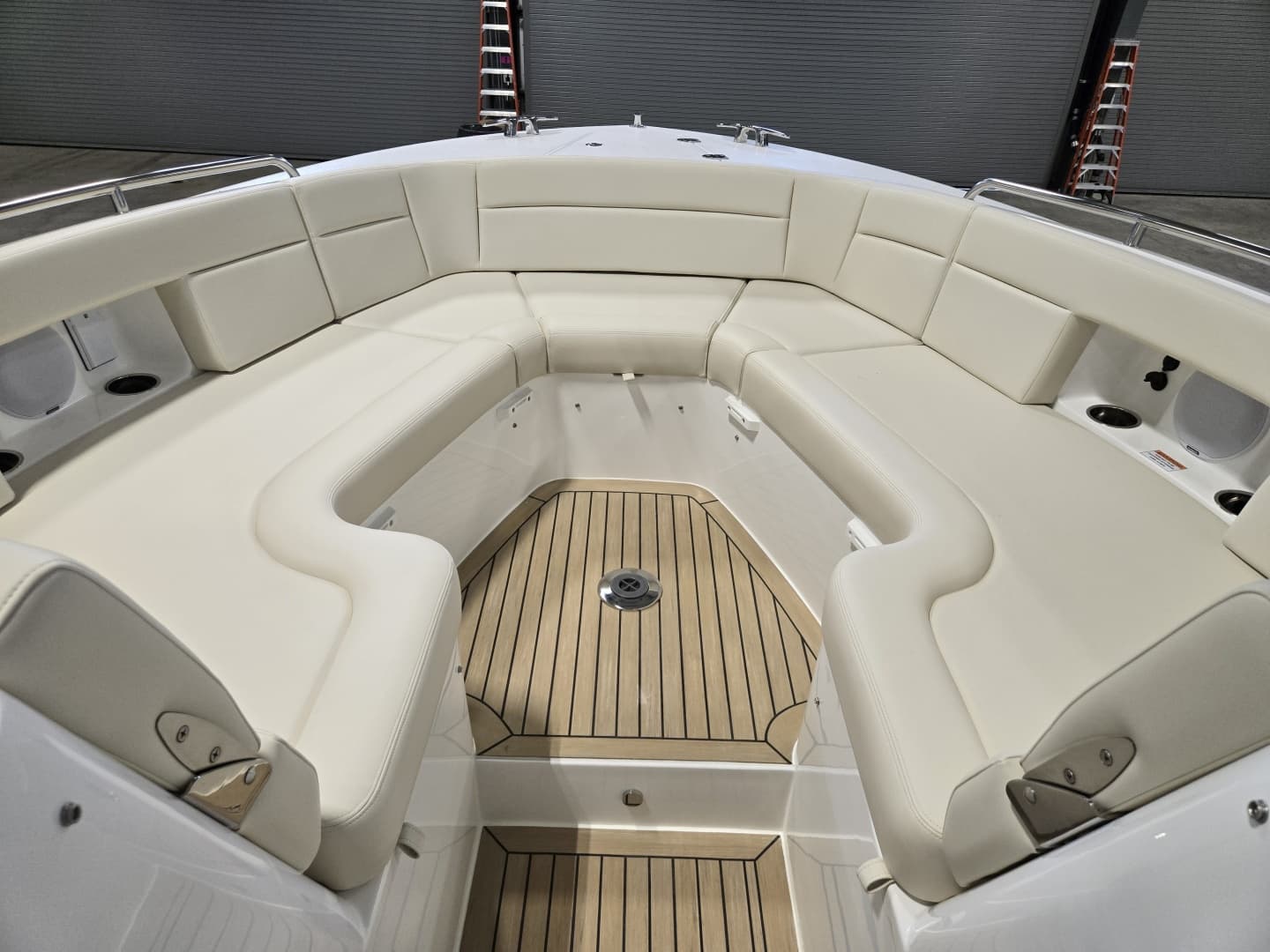 2026 MJM Yachts 38X zum Verkauf in South Dartmouth, Massachusetts Dual Console 3