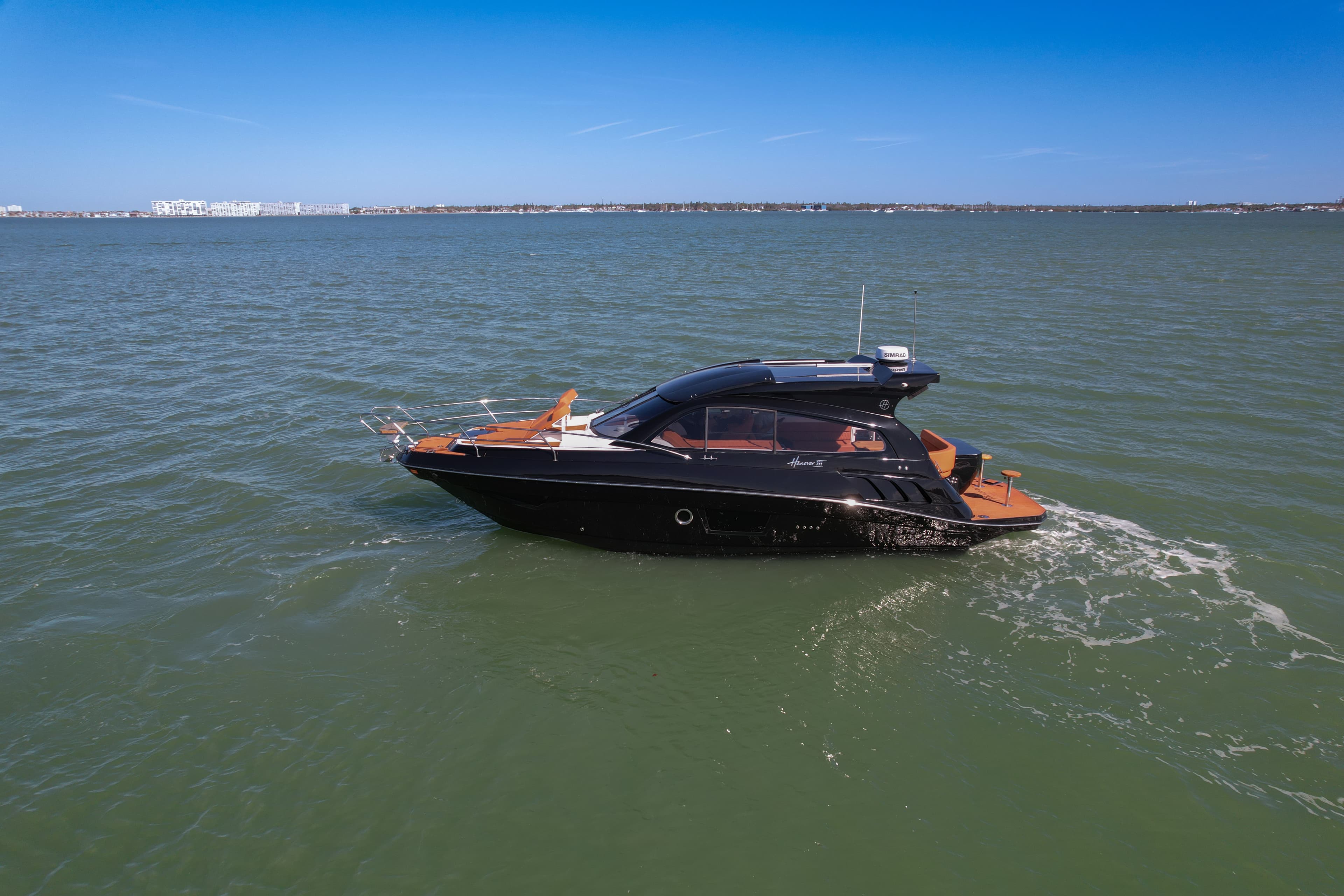 2027 Hanover Yachts 355 a la venta en Newport, Rhode Island Motor Yacht 3