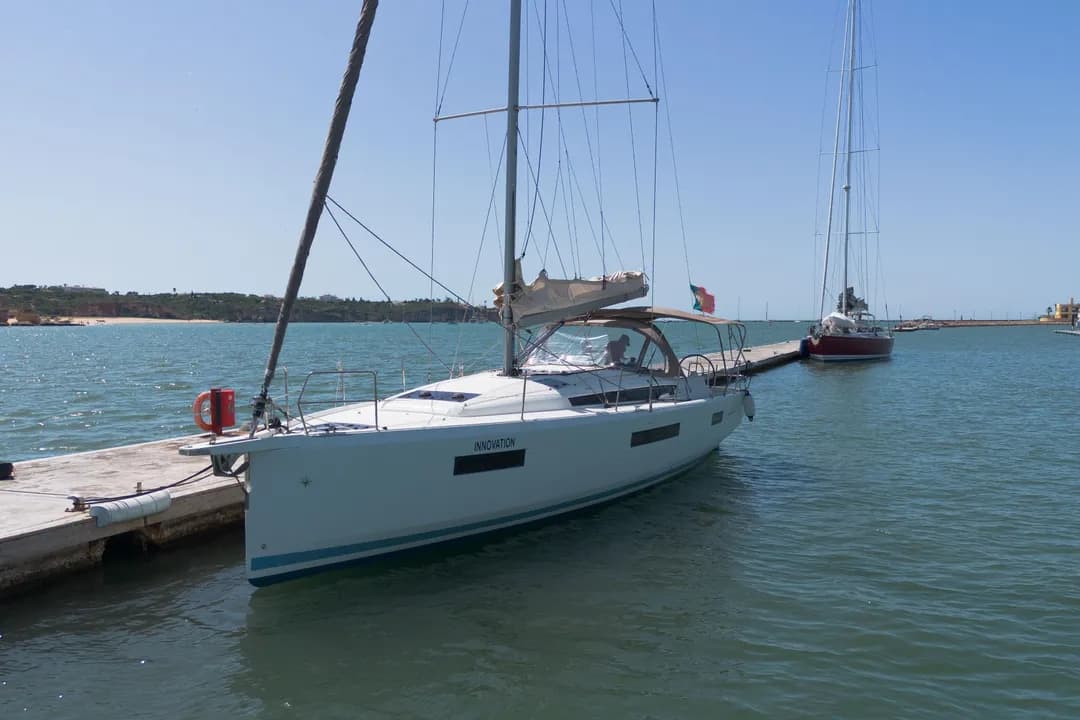 2018 Jeanneau Sun Odyssey 440 zum Verkauf in Portimão, PT Monohull