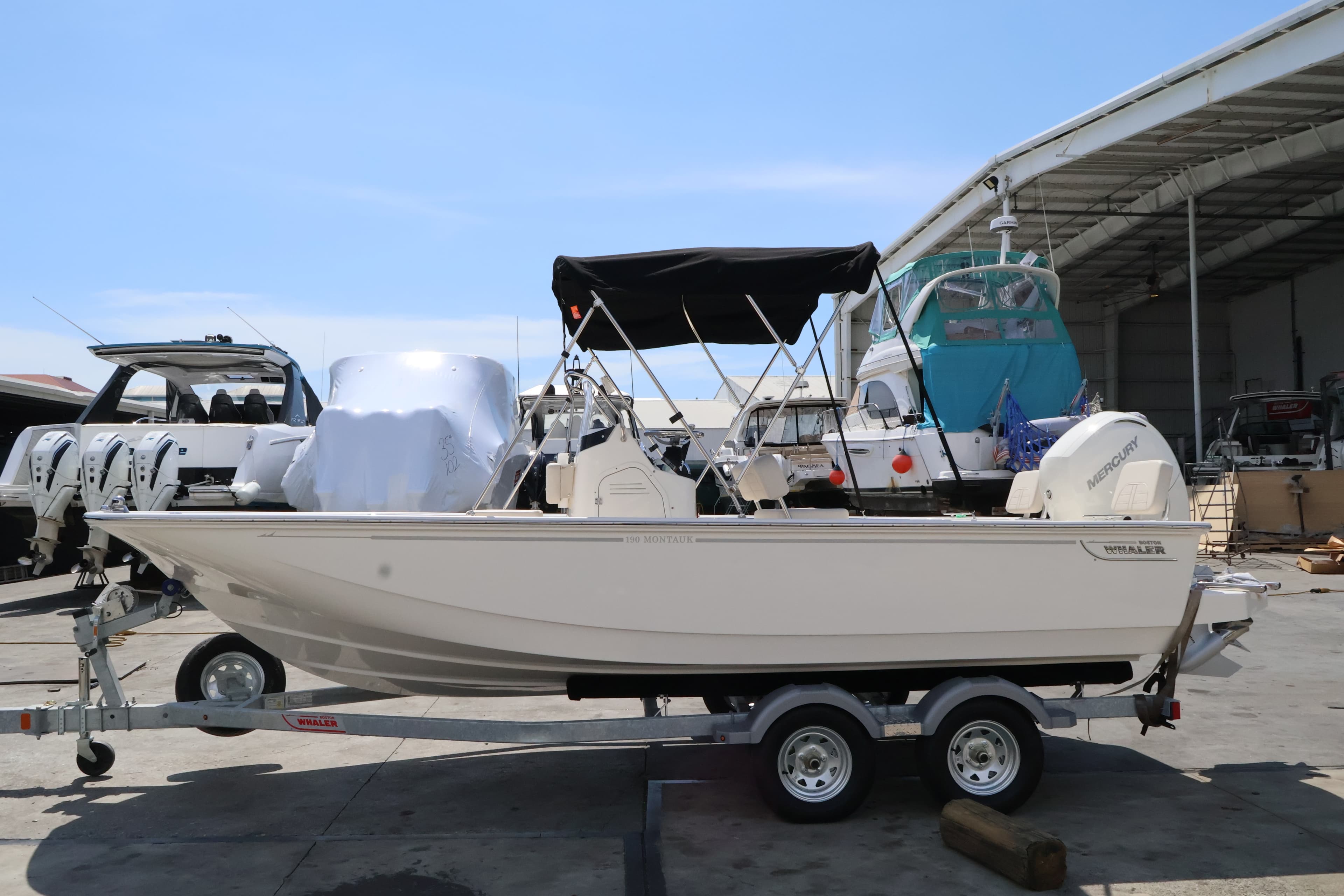 2027 Boston Whaler 190 Montauk zum Verkauf in Naples, Florida Center Console 3
