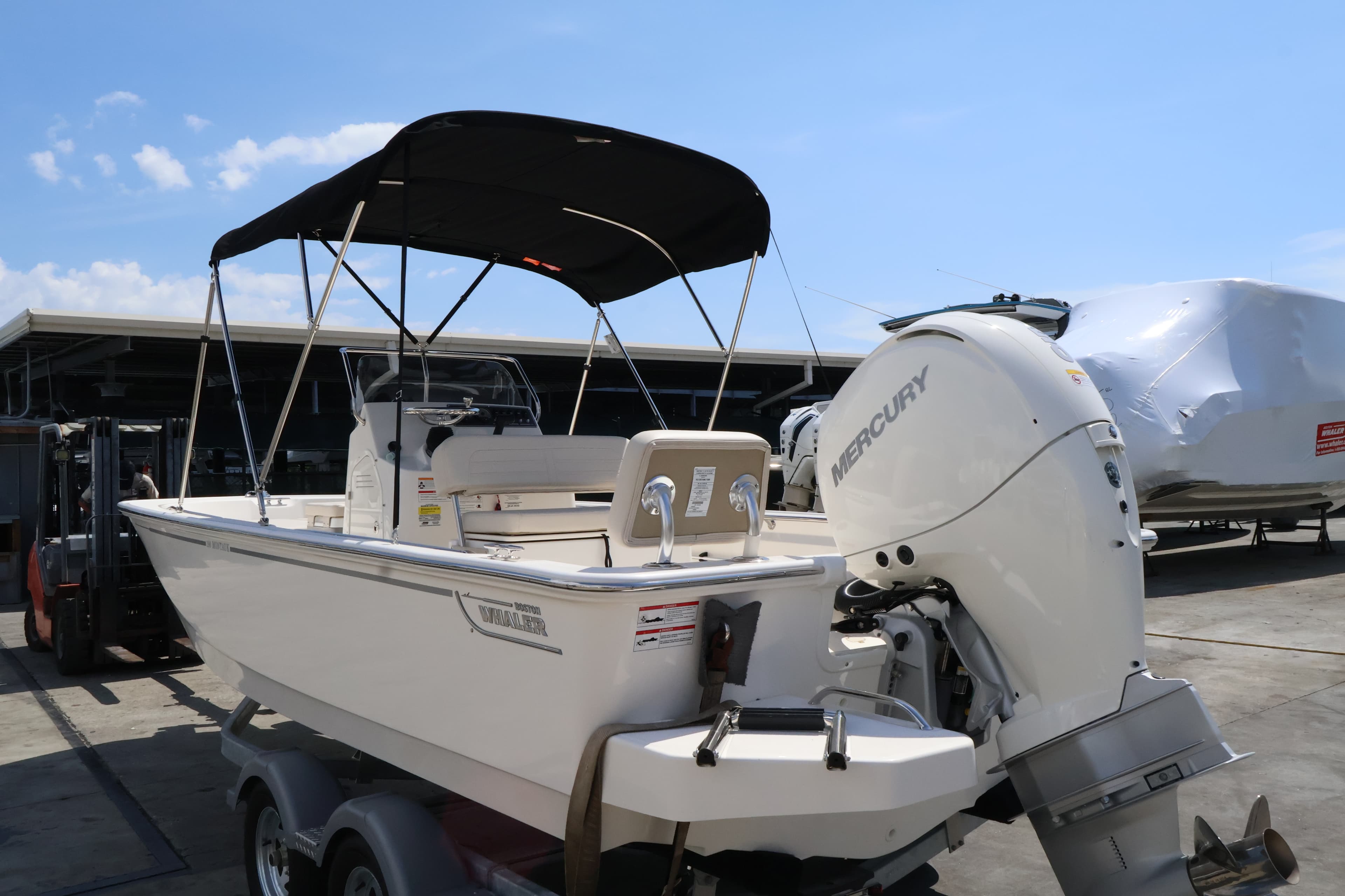 2027 Boston Whaler 190 Montauk zum Verkauf in Naples, Florida Center Console 4