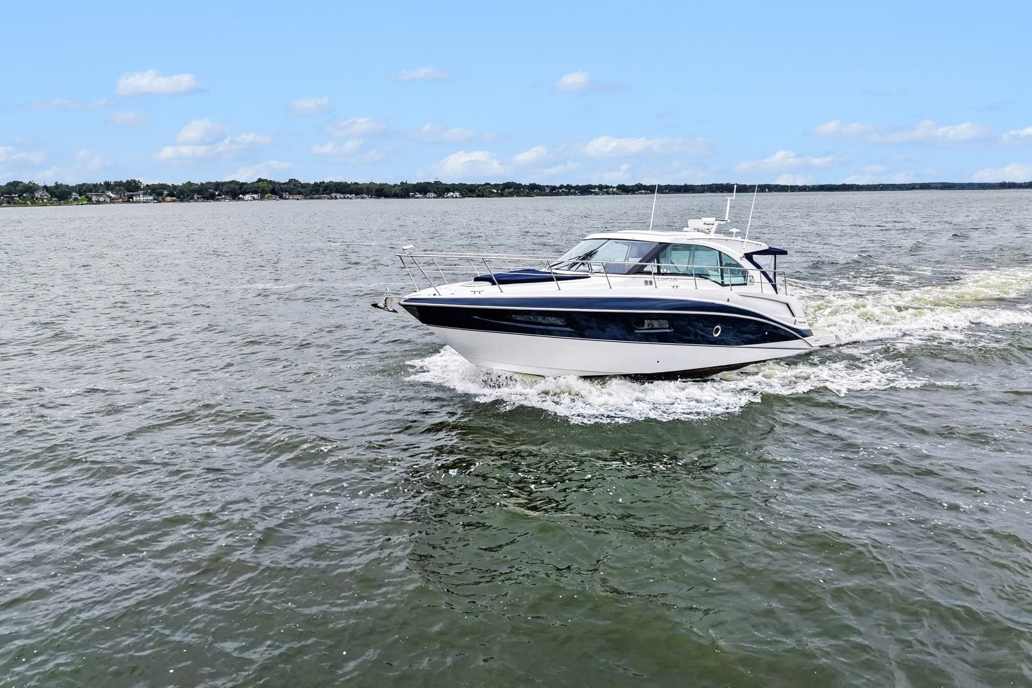 2015 Cruisers Yachts 41 Cantius zum Verkauf in Muskegon, MI Sport Cruiser 3
