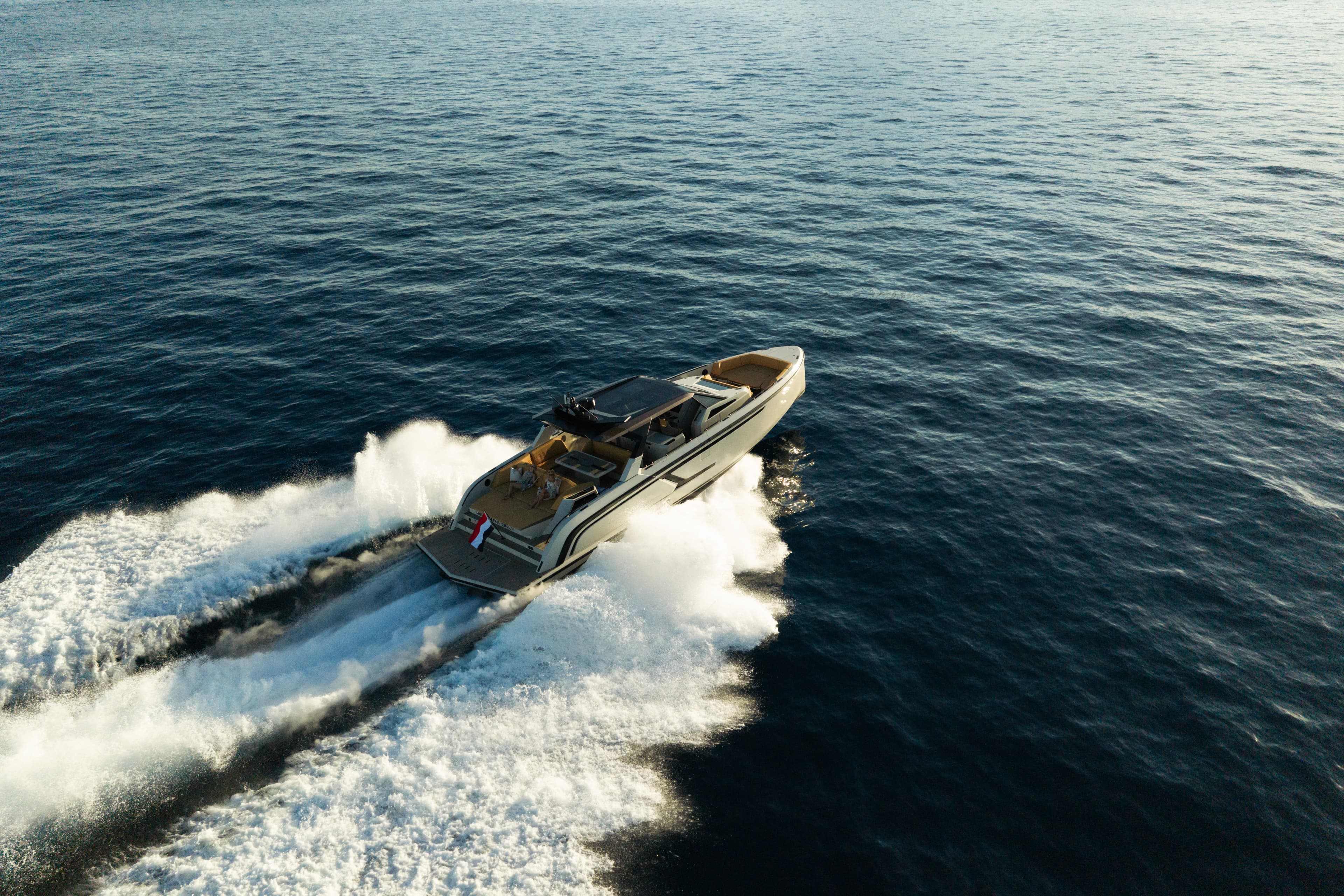 2022 Vanquish Yachts VQ55 Sports Line for Sale in Cannes, FR Center Console 2