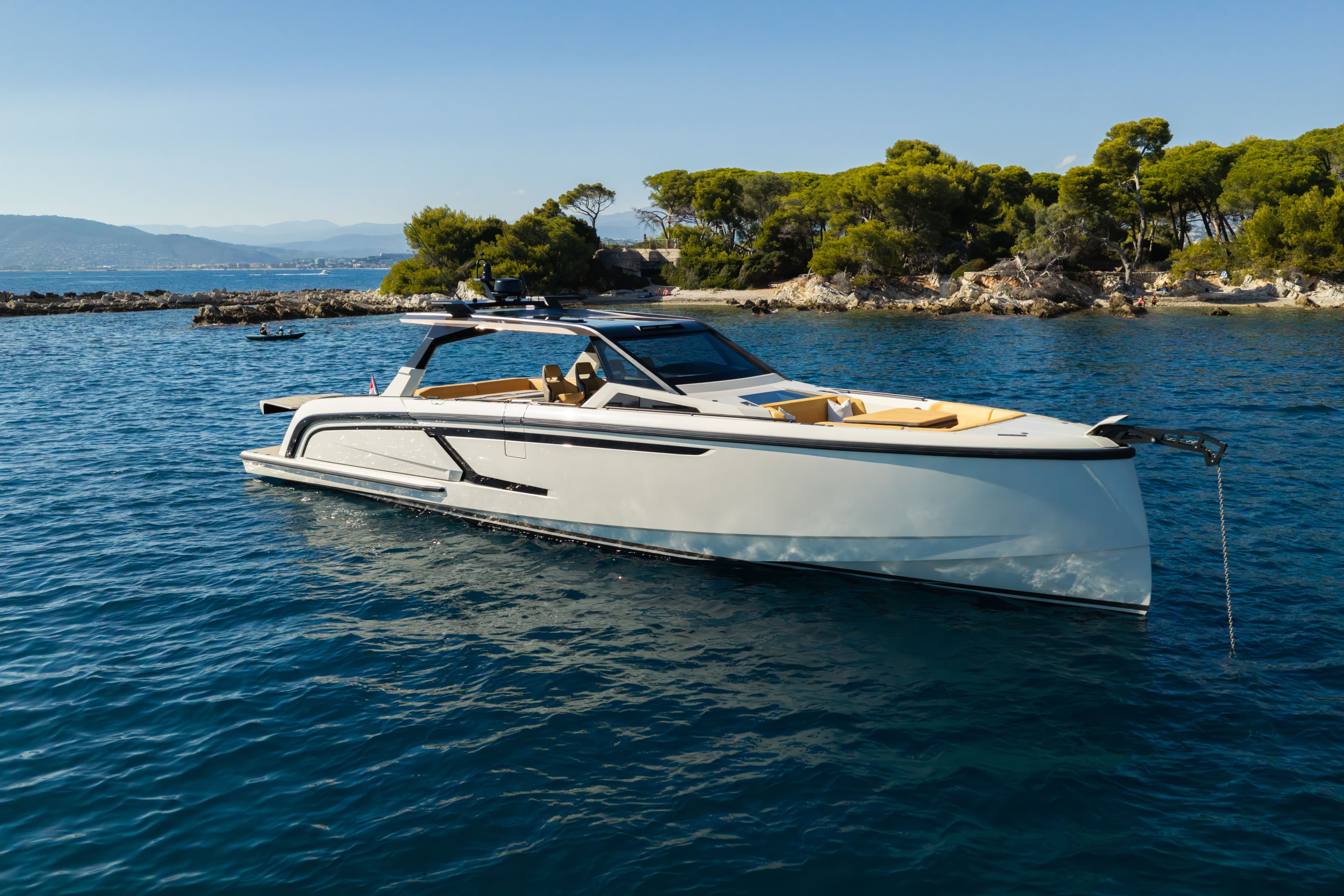 2022 Vanquish Yachts VQ55 Sports Line for Sale in Cannes, FR Center Console 3