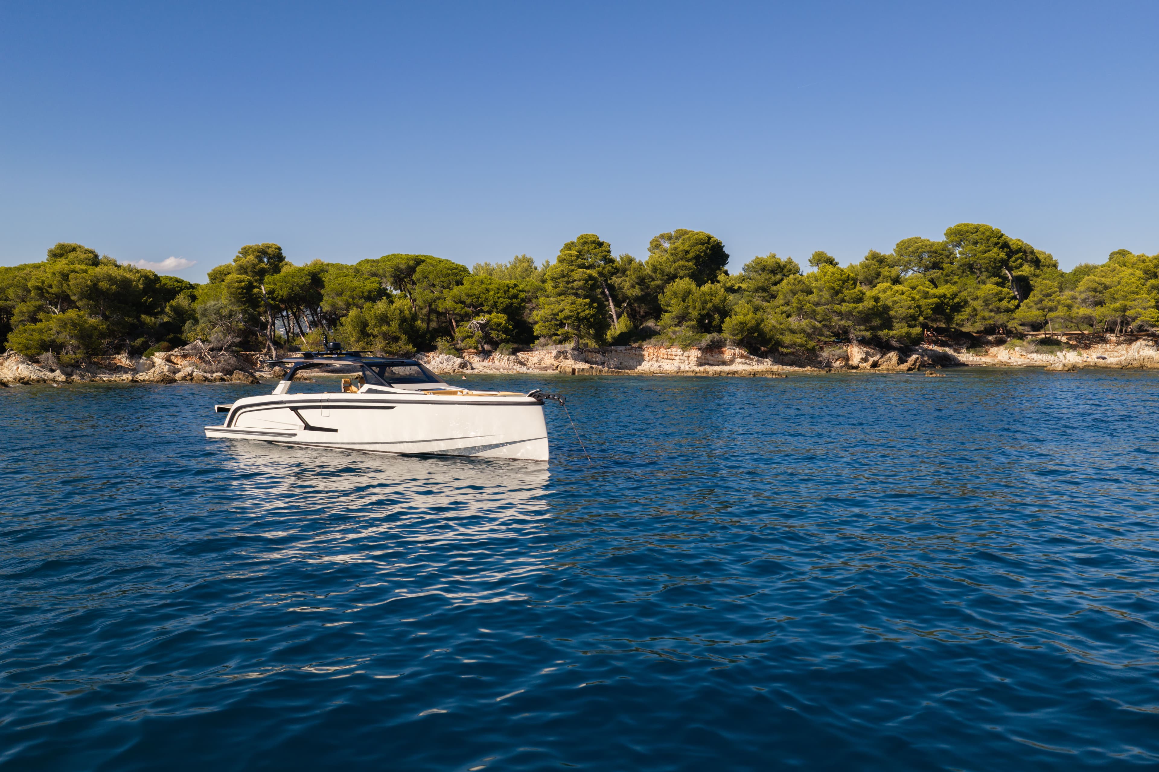 2022 Vanquish Yachts VQ55 Sports Line for Sale in Cannes, FR Center Console 4