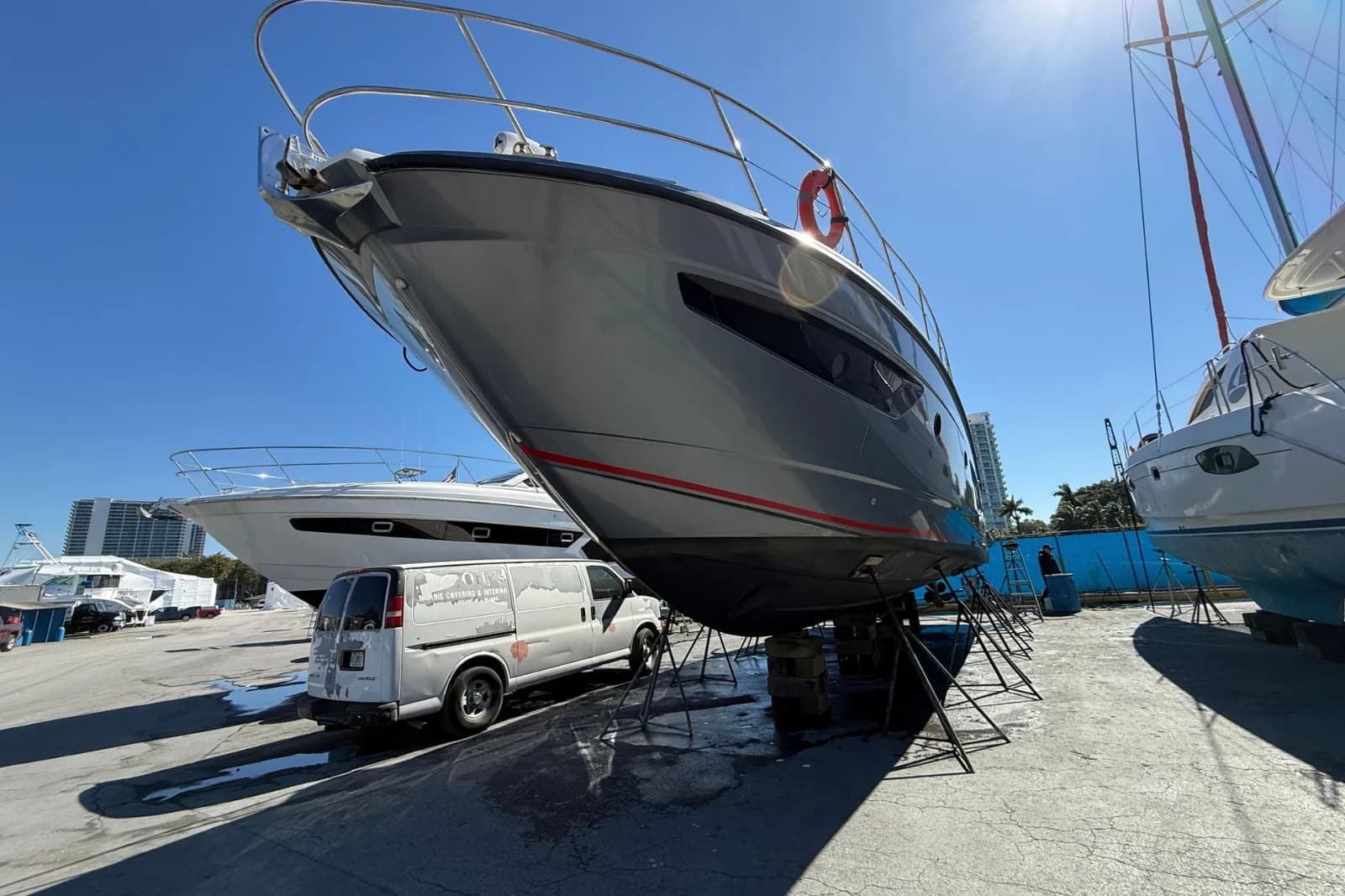 2013 Azimut Atlantis 48 Express zum Verkauf in Fort Lauderdale, Florida Express Cruiser 2
