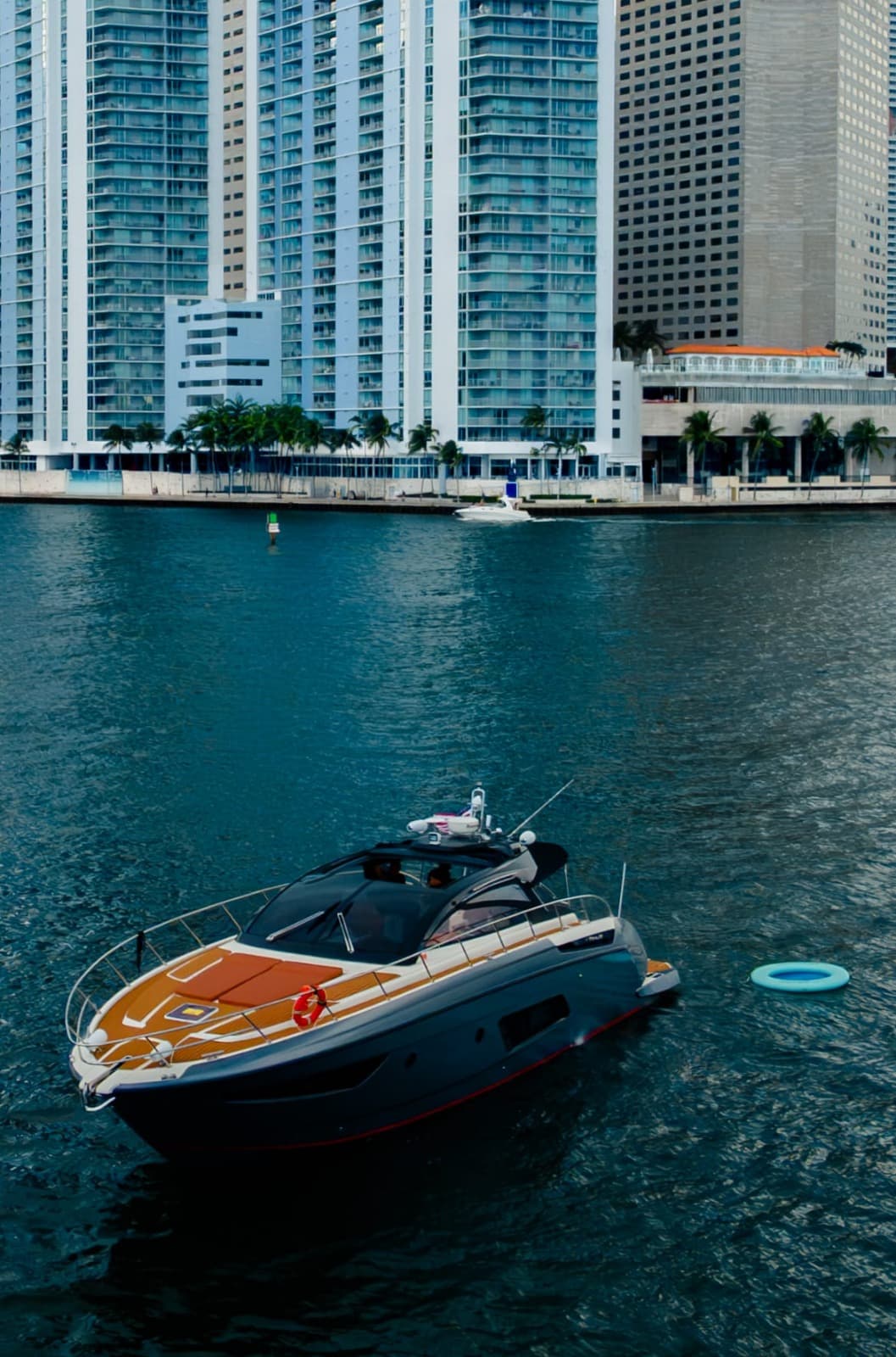 2013 Azimut Atlantis 48 Express a la venta en Fort Lauderdale, Florida Express Cruiser 2