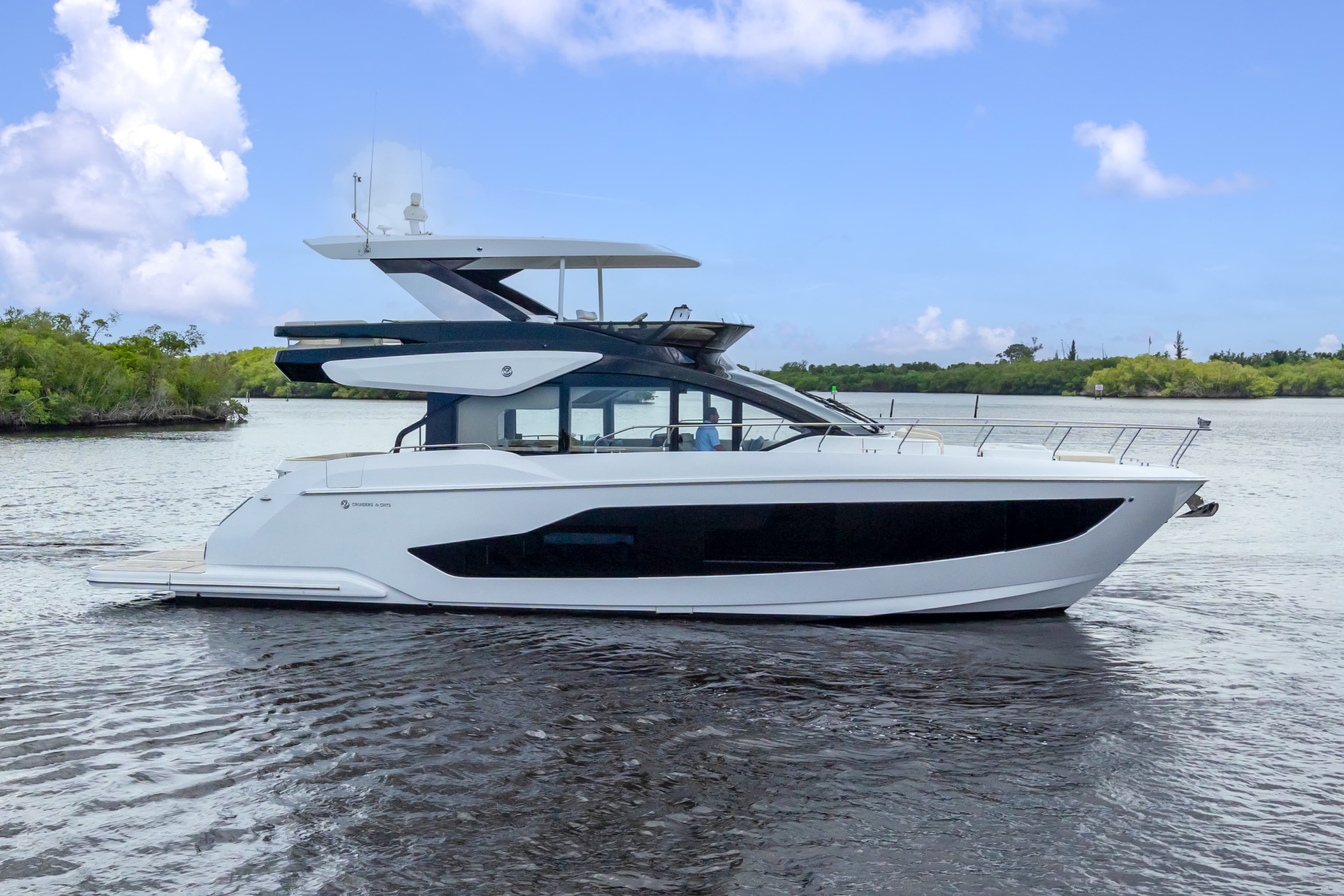 2026 Cruisers Yachts 57 FLY zum Verkauf in Stuart, Florida Motor Yacht 5