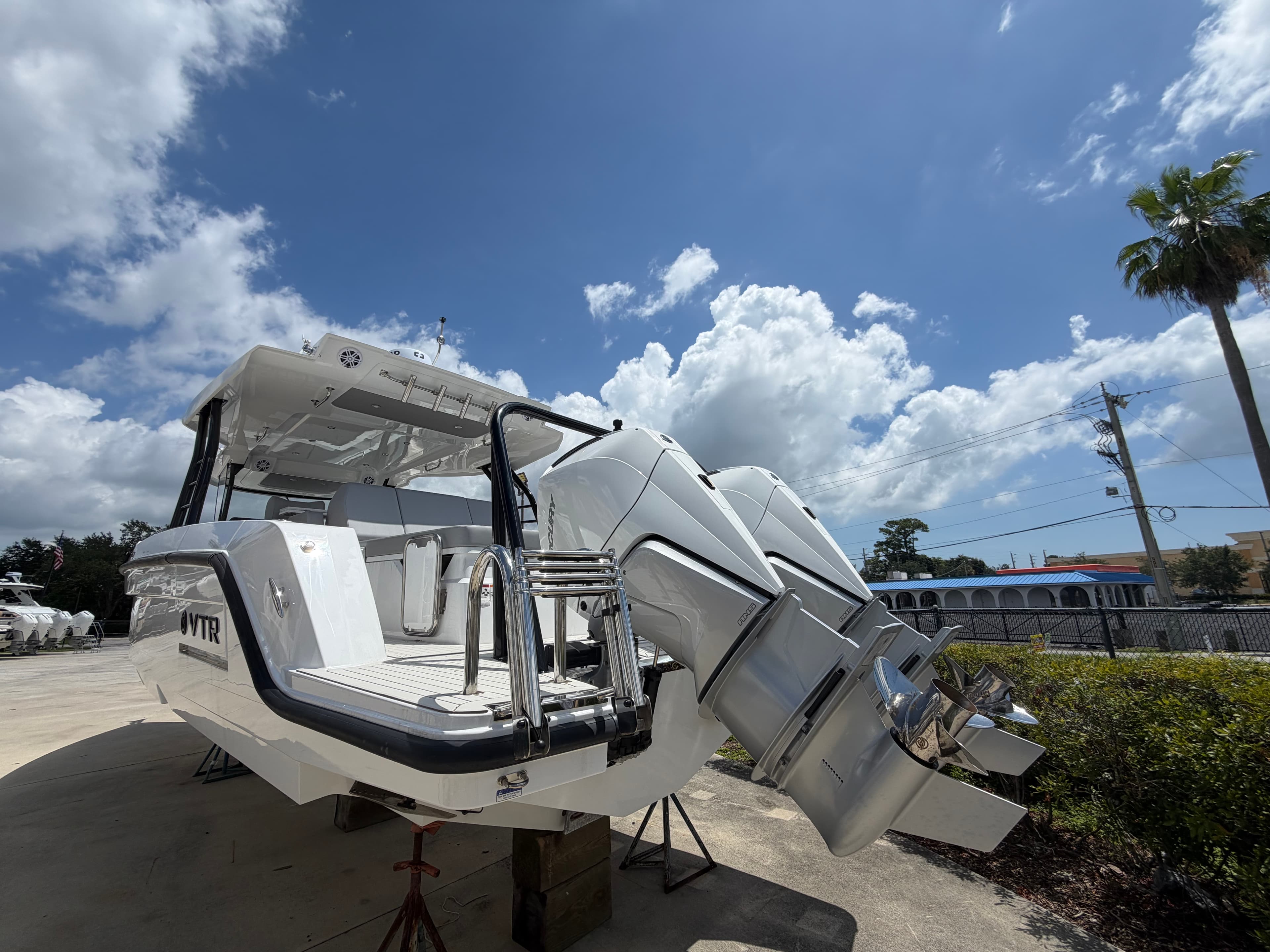 2026 Cruisers Yachts 38 VTR zum Verkauf in Stuart, Florida Sport Cruiser 3